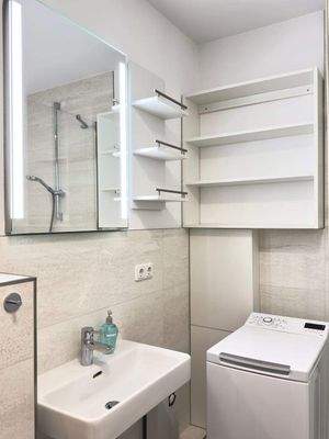 Duschbad mit Waschmaschine