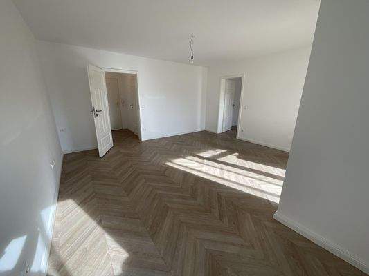 Wohnzimmer mit Blick aus der Küchenzeile