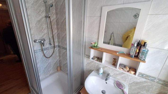 Dachgeschoss Bad li.