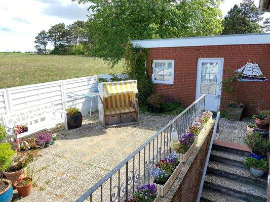 Freisitz mit Blick zur Mühle