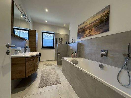 Kinderbad mit Wanne...