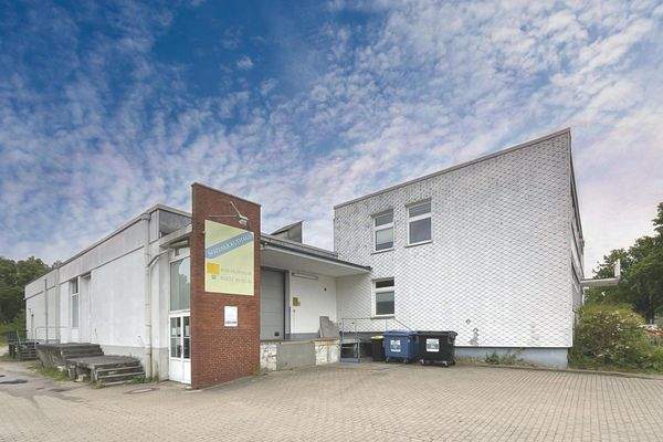 Seitenansicht Vorderhaus u. Rampe