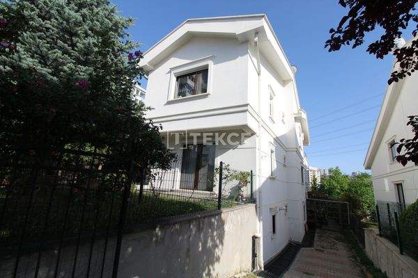 Spacious Stylish Villa with Private Garden in Ankara Çayyolu