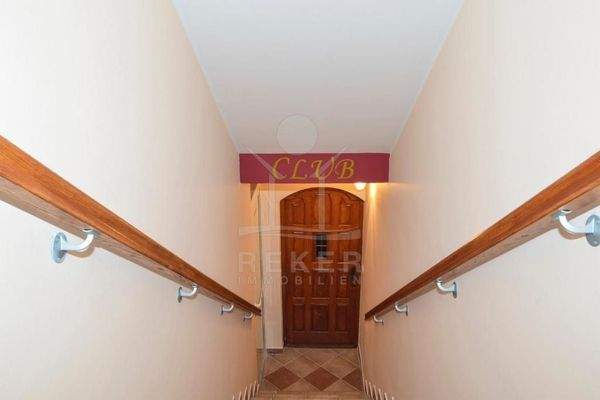 Eine private Taverne für Unterhaltung & Fitness