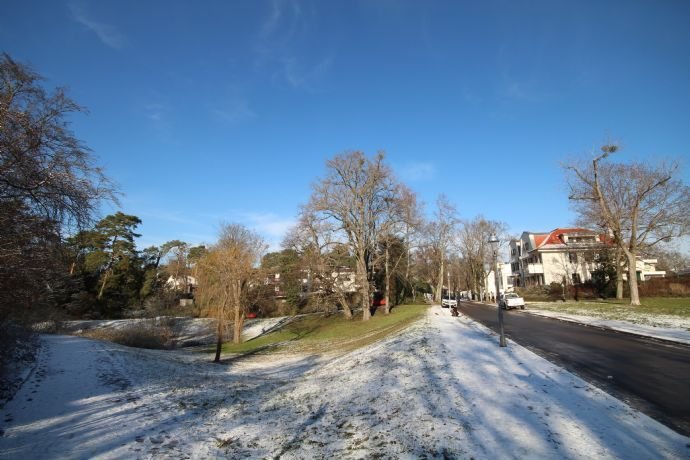 4-Zimmer-Maisonette-Wohnung mit Balkon und Terrasse direkt am Thielpark in Berlin-Dahlem