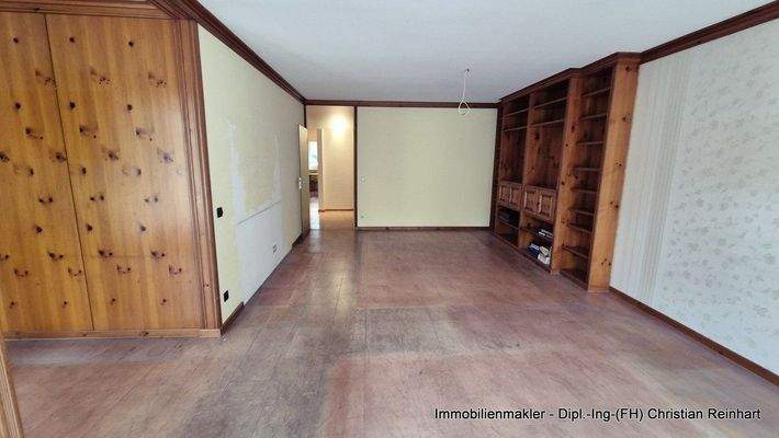 1 Wohnzimmer geräumt (2).jpg