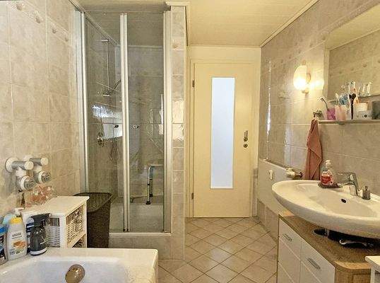 Badezimmer im Obergeschoss