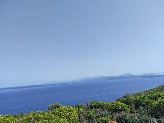 Kreta, Omprogialos: Grundstück mit unverbaubarem Meerblick zu verkaufen