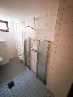 1055-28 Dusche Souterrain.jpg