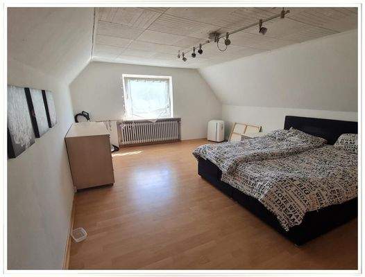 Zimmer 2 im DG (22 m²)