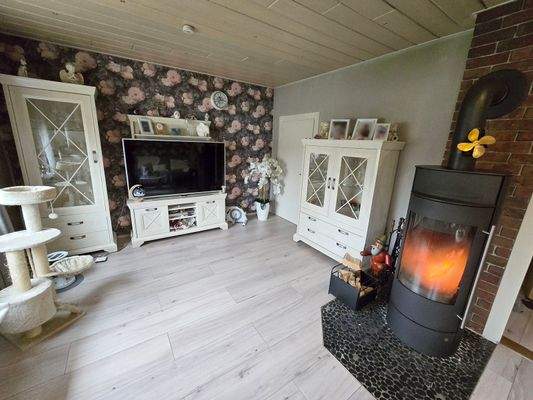 mit Ofen für Gemütlichkeit