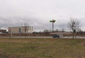 Außenansicht-Zuwegung z. Hotel