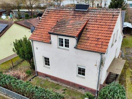 Vorderansicht von rechts