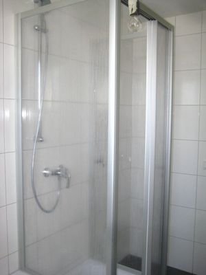 Whg rechts_1OG_Badezimmer Bild 3.jpg