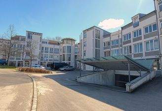 Gebäude mit TG Zufahrt