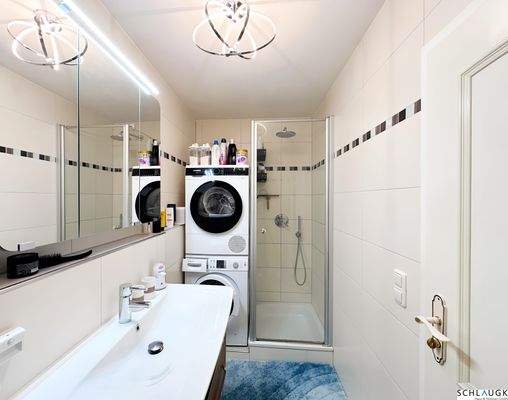 Badezimmer mit Dusche - EG - Wohnung