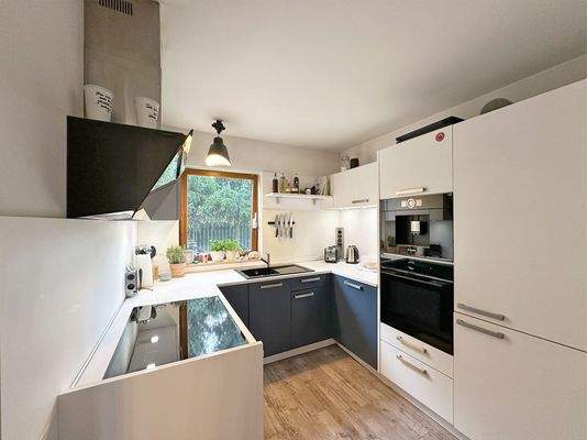 Hochwertige Küche im Erdgeschoss