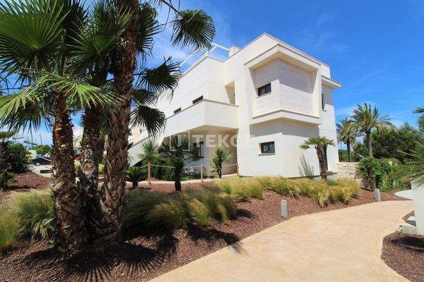 Apartments with Golf Course Views in Pilar de la Horadada