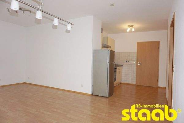 ... Blick in die offene Küche