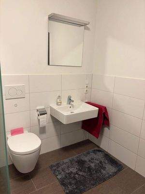 .. viel Platz im Bad !