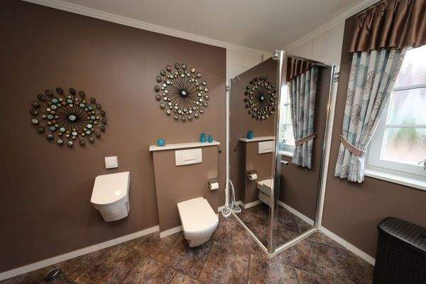 Erdgeschossbadezimmer / Hauswirtschaftsraum