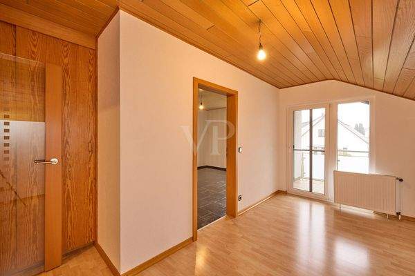 Zimmer mit Zugang zur Loggia