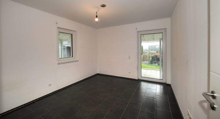 weiteres Zimmer im Erdgeschoss, mit Zugang zum Wintergarten