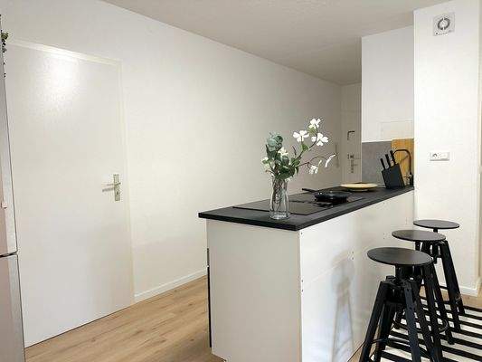 Moderne Küche mit Insel