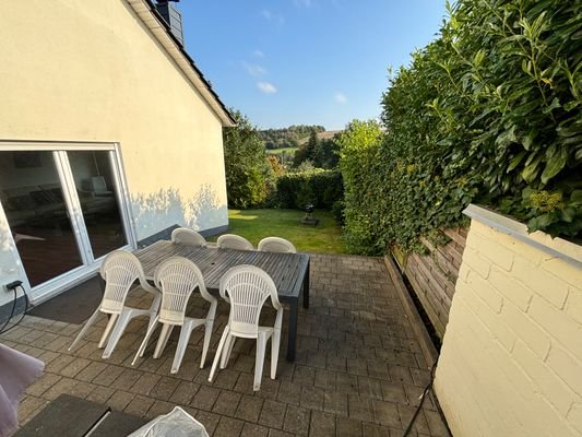 windgeschützte Terrasse mit Fernblick