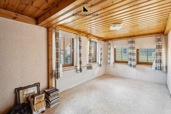 Lichtdurchflutetes Zimmer im Erdgeschoss – vielseitig nutzbar