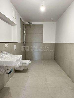 großzügiges Duschbad