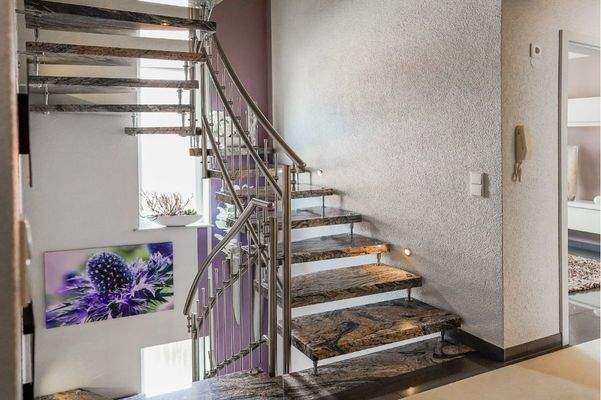 Treppe zum Obergeschoss