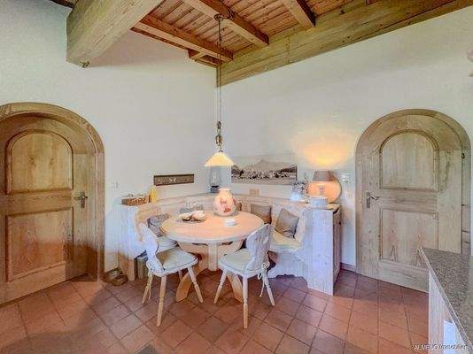 Wohnen in den Kitzbühler Alpen im Tirolerlandhausstil (7)