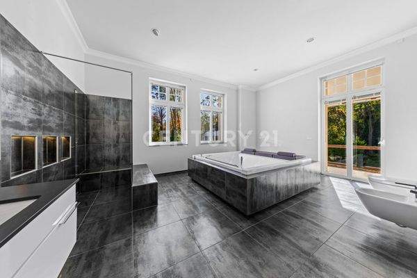 Wellnessbad mit Balkon