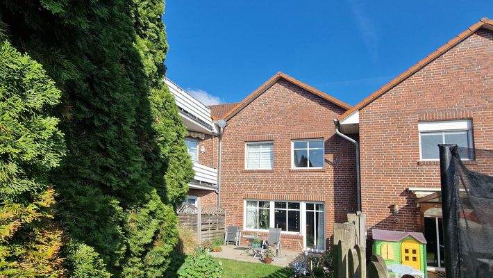 V1625 Rückseite mit Garten