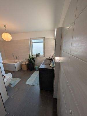 Bad mit begehbarer Dusche