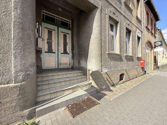 straßenseitige Haustür