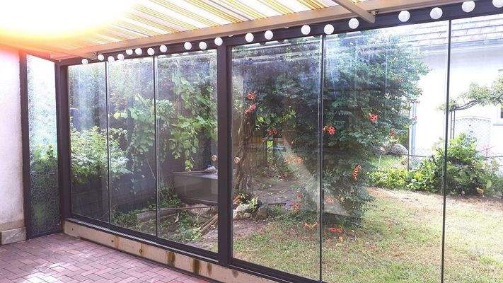 Wintergarten mit Gartenblick