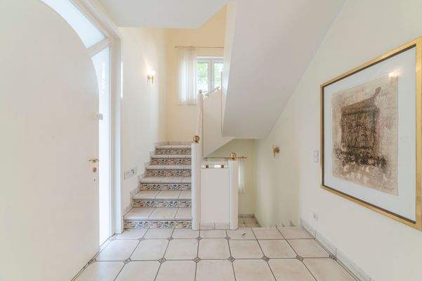 Flur mit Treppenaufgang