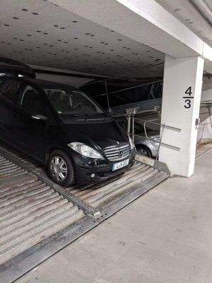Duplexparker in der Tiefgarage.jpg