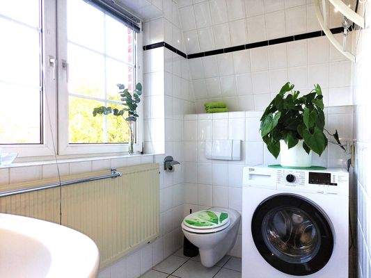 ausreichend Platz für die Waschmaschine.jpg