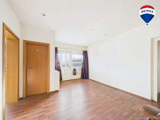 REMAX Immobilien DeLux Bungalow in Wadrill Eingangsbereich