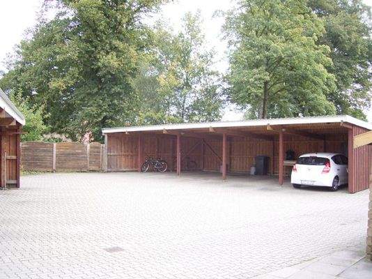 PKW-Stellplatz mit Carport