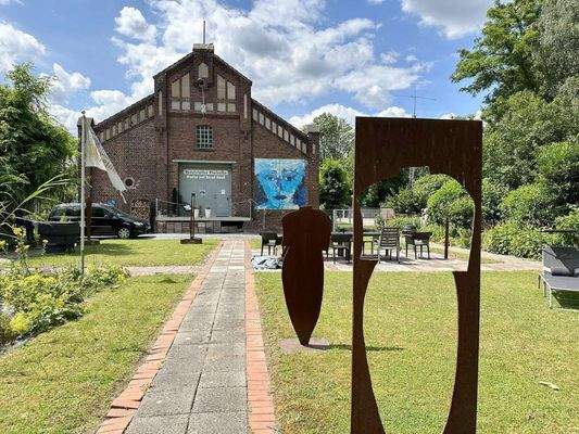 Ateliers - fast direkt gegenüber,