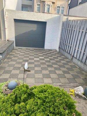 Garagenausfahrt zum Garten