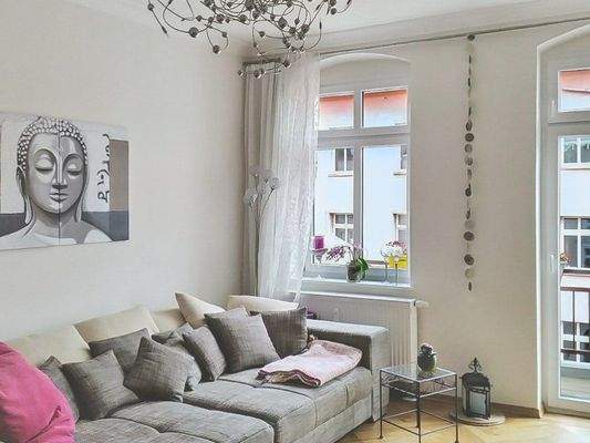 Wohnzimmer mit Balkon