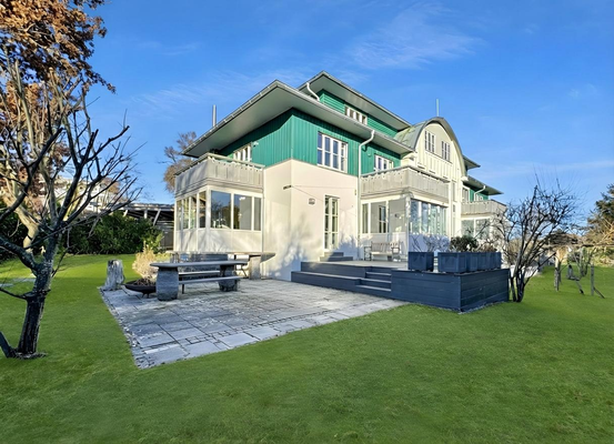 GROSSE SÜDWEST TERRASSE