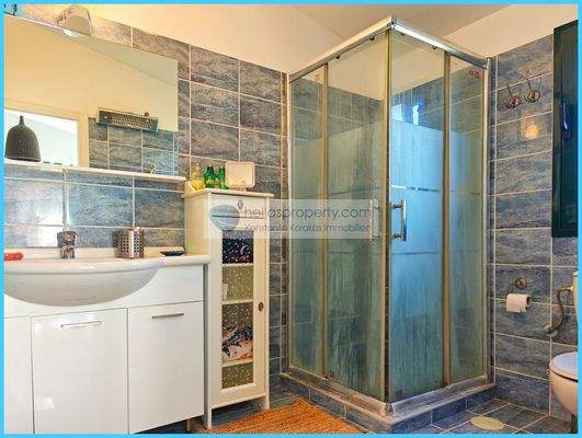 6fc3eeb196ef48898840d18123b8f1cd-original