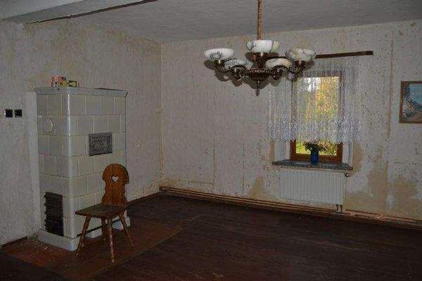 Wohnzimmer mit Kachelofen