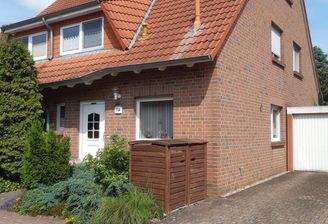 Seitenansicht mit Stellplatz